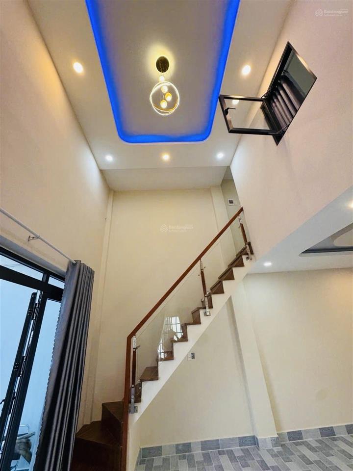 Nhỉnh 5 tỷ căn góc, hẻm xe hơi diện tích 60m gần chợ thủ đức