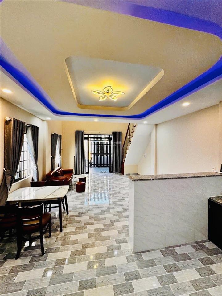 Nhỉnh 5 tỷ căn góc, hẻm xe hơi diện tích 60m gần chợ thủ đức