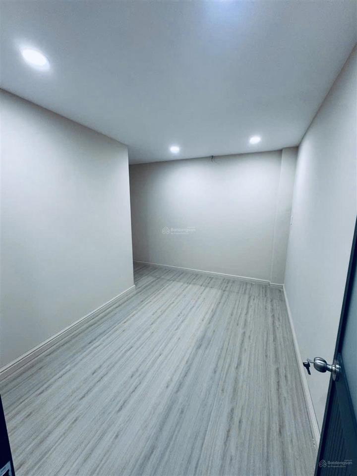 Nhỉnh 5 tỷ căn góc, hẻm xe hơi diện tích 60m gần chợ thủ đức