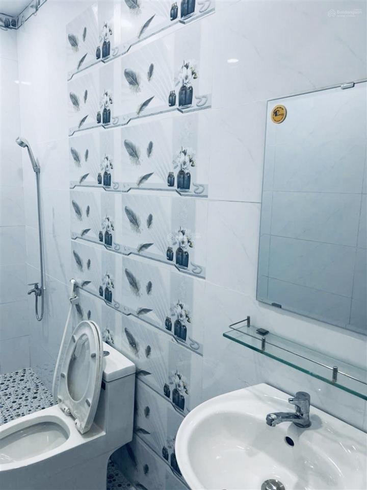 Nhỉnh 5 tỷ căn góc, hẻm xe hơi diện tích 60m gần chợ thủ đức