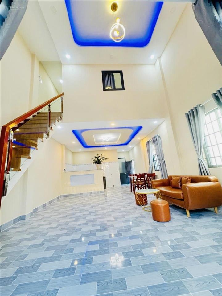 Nhỉnh 5 tỷ căn góc, hẻm xe hơi diện tích 60m gần chợ thủ đức