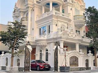 Bán dinh thự đẳng cấp mt phú mỹ hưng quận 7  5 tầng  dt ngang lớn 22m  giá bán 200 tỷ tl