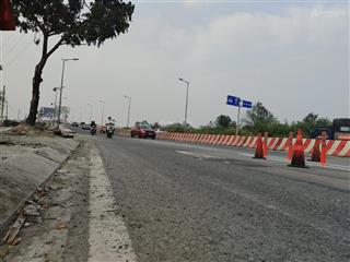 Mặt tiền võ chí công gần vòng xoay phú hữu 1800m2 ngang 50m full thổ cư  giá tốt chỉ 75tr/m2