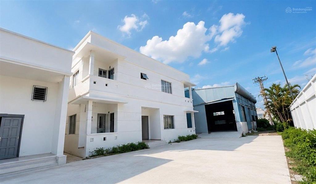 Nhà mặt tiền đường độc lập, kcn sóng thần, dĩ an  2000m2 ngang 24x85m  đang cho thuê 200tr/tháng