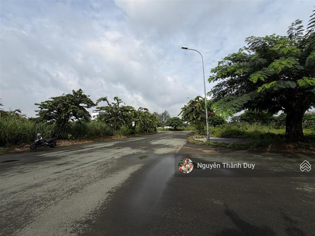 Bán đất khu biệt thự ngay vòng xoay liên phường  kế khu verosa park  580m2 ngang 16m  25 tỷ tl