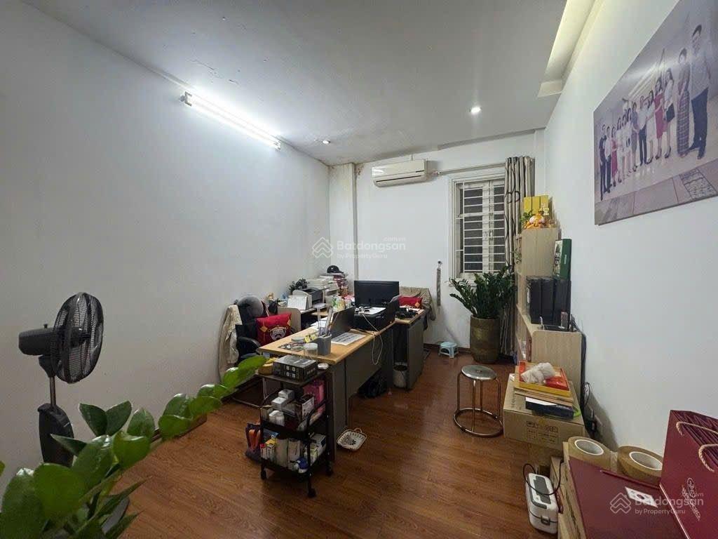 Bán nhà nguyễn chí thanh  hơn 30 tỷ  dt 70m, mặt tiền 6m, kinh doanh, vỉa hè, ô tô tránh