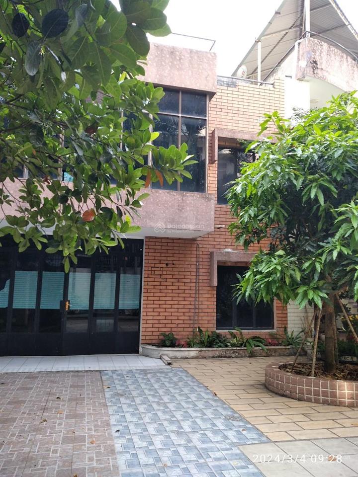 Bán đất út tịch 600m²  có 4 căn nhà  thu 60tr/tháng  tân bình  giá 130 tỷ