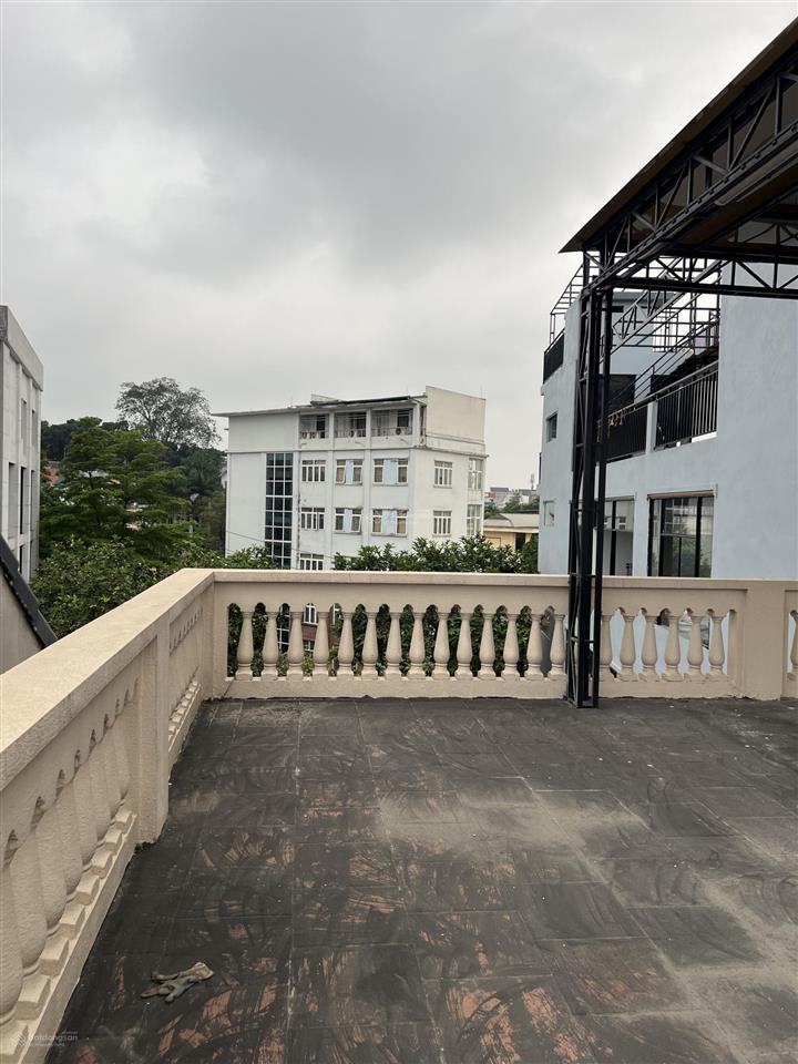 Mời thuê nhà biệt thự sân vườn, vị trí trung tâm sầ uất phường chương mỹ