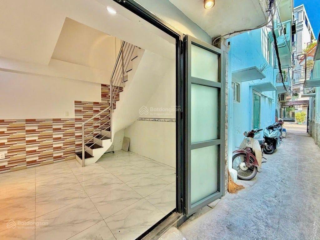 Mặt tiền chợ bà chiểu  3 tầng btct + 2n3wc  sổ vuông  không lộ giới + quy hoạch  chỉ 6.x tỷ.