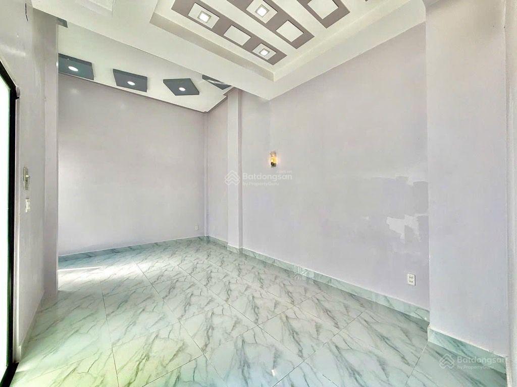 Mặt tiền chợ bà chiểu  3 tầng btct + 2n3wc  sổ vuông  không lộ giới + quy hoạch  chỉ 6.x tỷ.