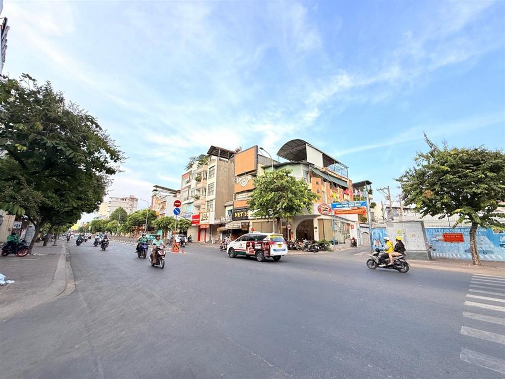 Bán nhà  mặt tiền kinh doanh, full nội thất, ô tô đỗ cửa đường số 1, p. hạnh thông, gò vấp,