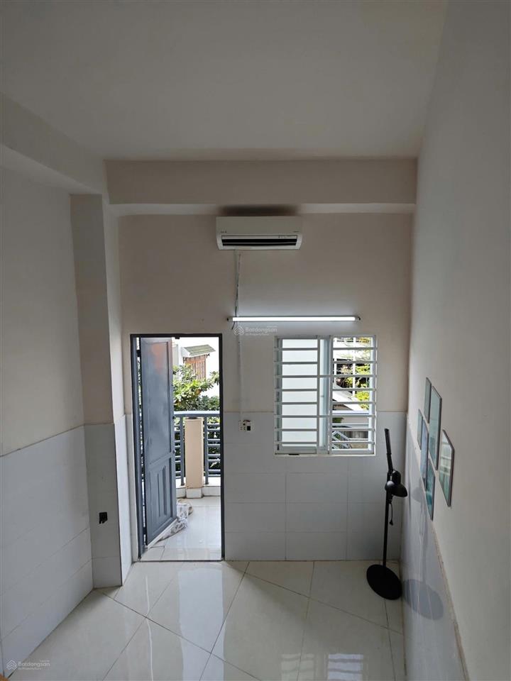Duplex giá hạt dẻcó cửa sổ thoáng  giếng trời riêng  có máy lạnh