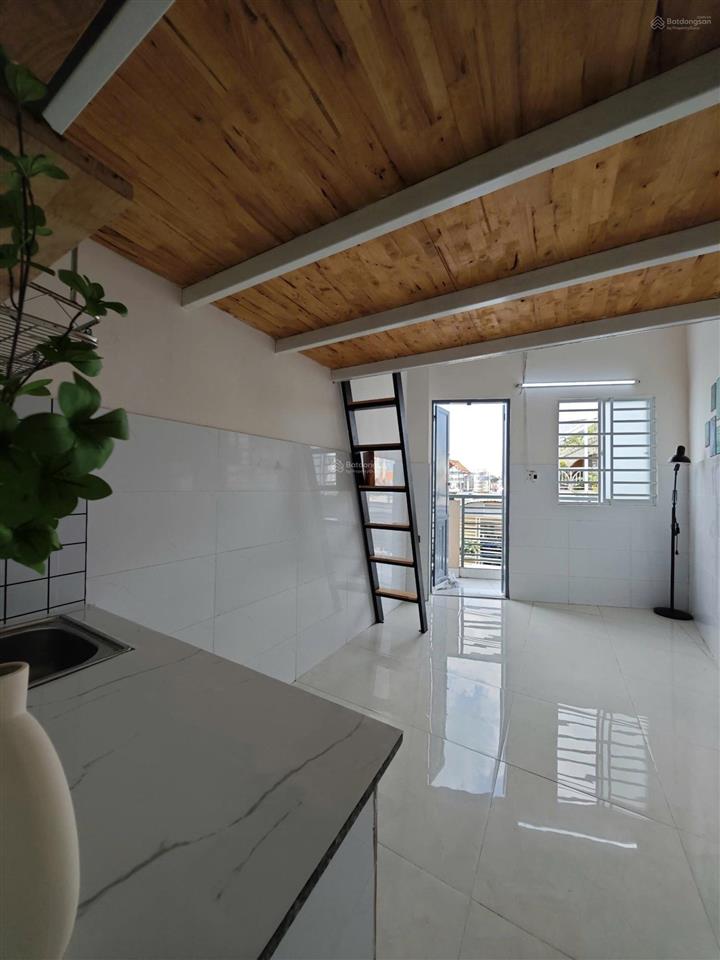 Duplex giá hạt dẻcó cửa sổ thoáng  giếng trời riêng  có máy lạnh