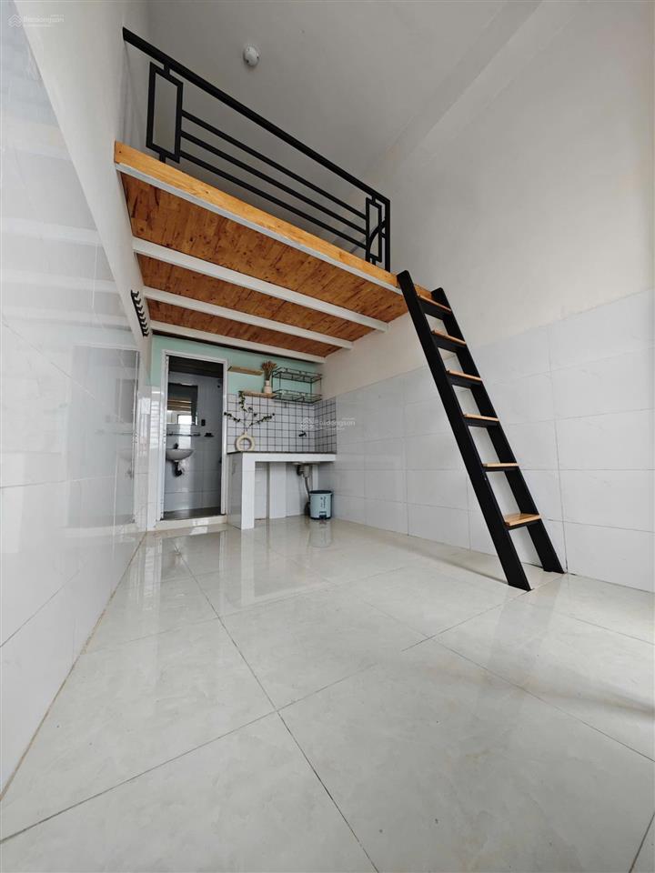 Duplex giá hạt dẻcó cửa sổ thoáng  giếng trời riêng  có máy lạnh