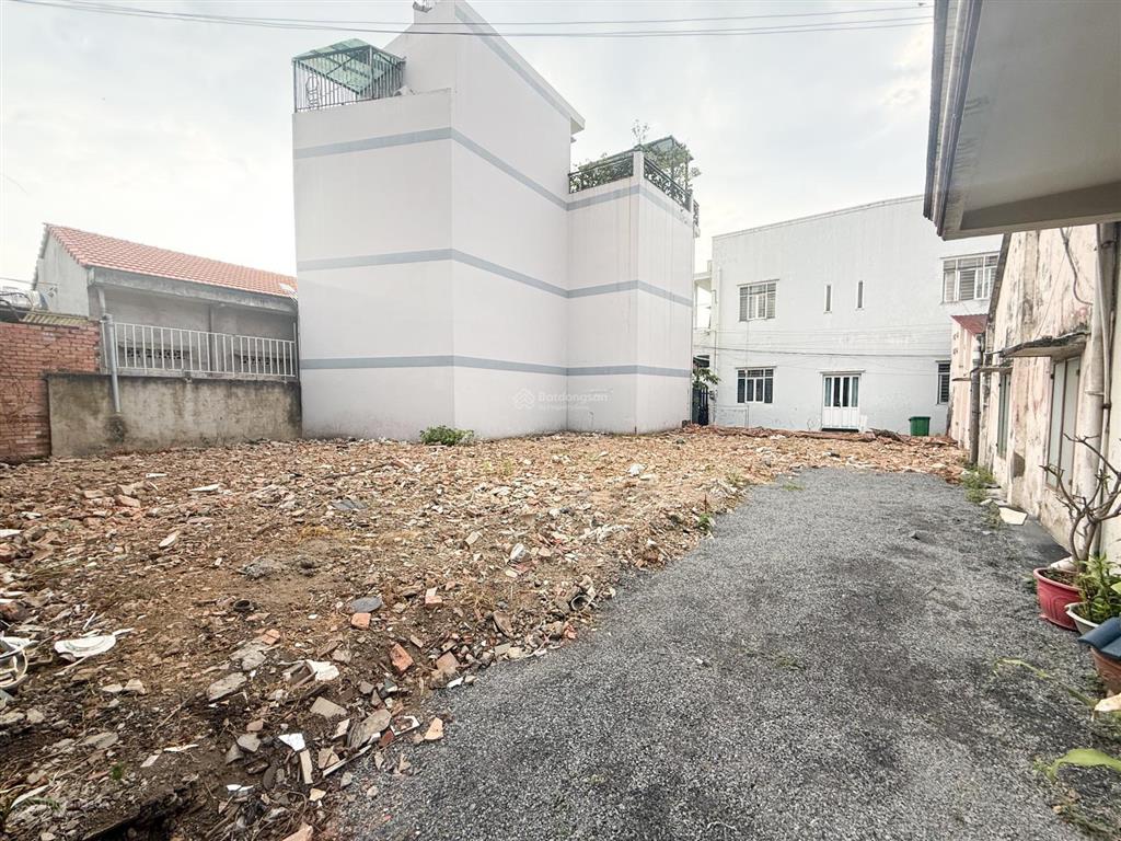 Bán đất ngay khách sạn hoà bình  vị trí 2 đường võ thị sáu. dt 60m2 đường oto. giá chỉ 2,850 tỷ