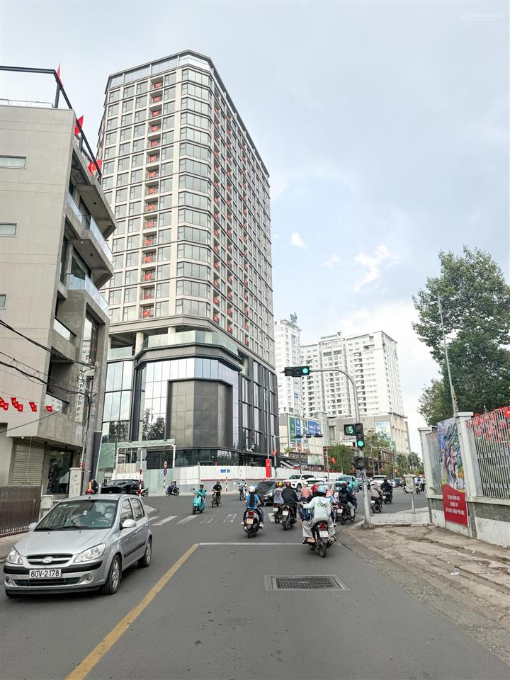 Bán đất ngay khách sạn hoà bình  vị trí 2 đường võ thị sáu. dt 60m2 đường oto. giá chỉ 2,850 tỷ