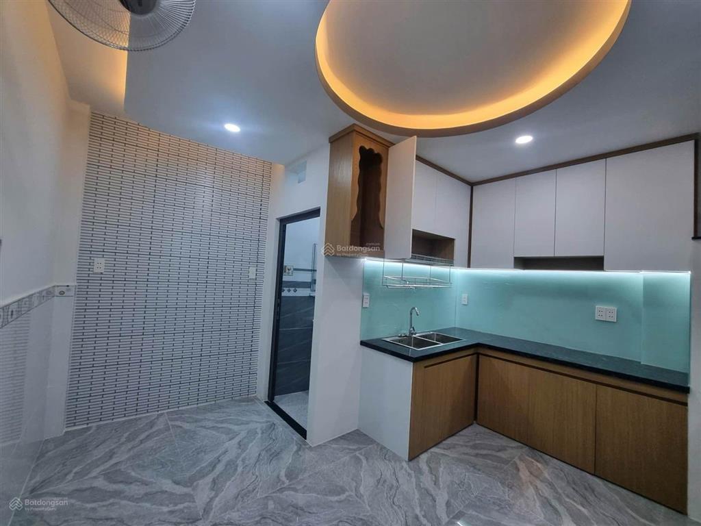Nhà đẹp đủ công năng cho gia đình hai thế hệ  bùi văn ngữ  ngay chợ ngã ba đông quang  40m
