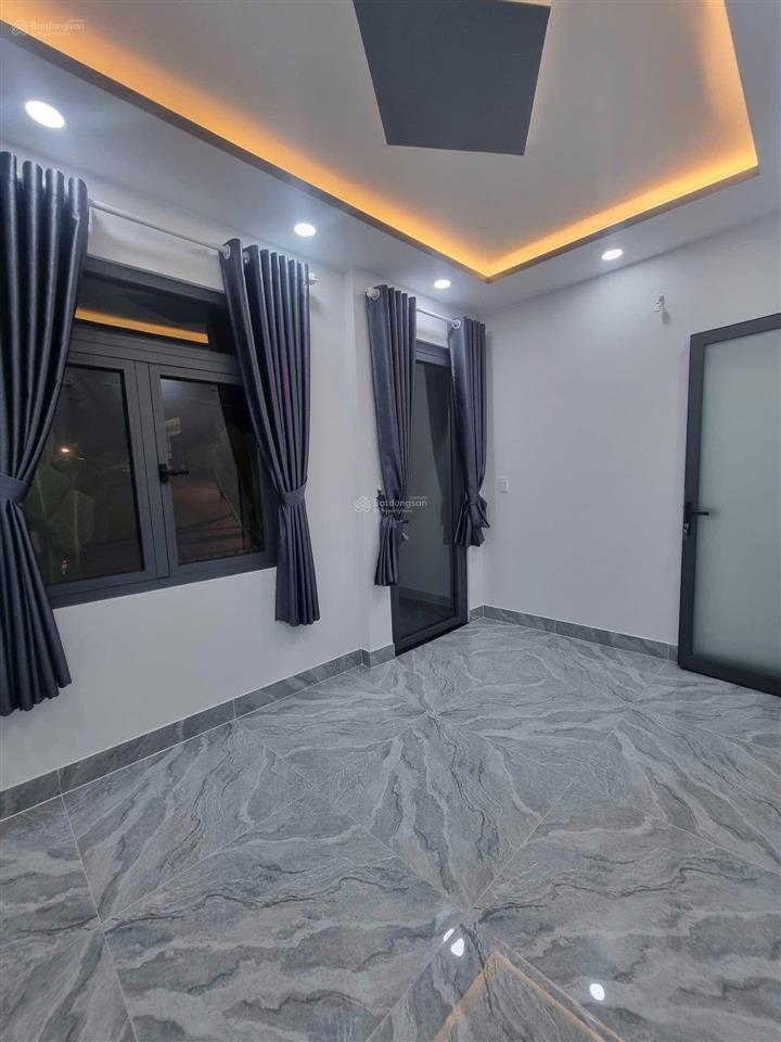 Nhà đẹp đủ công năng cho gia đình hai thế hệ  bùi văn ngữ  ngay chợ ngã ba đông quang  40m