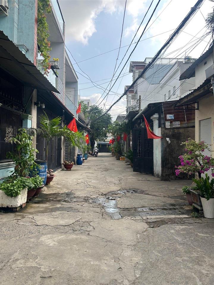 Nhà đẹp đủ công năng cho gia đình hai thế hệ  bùi văn ngữ  ngay chợ ngã ba đông quang  40m