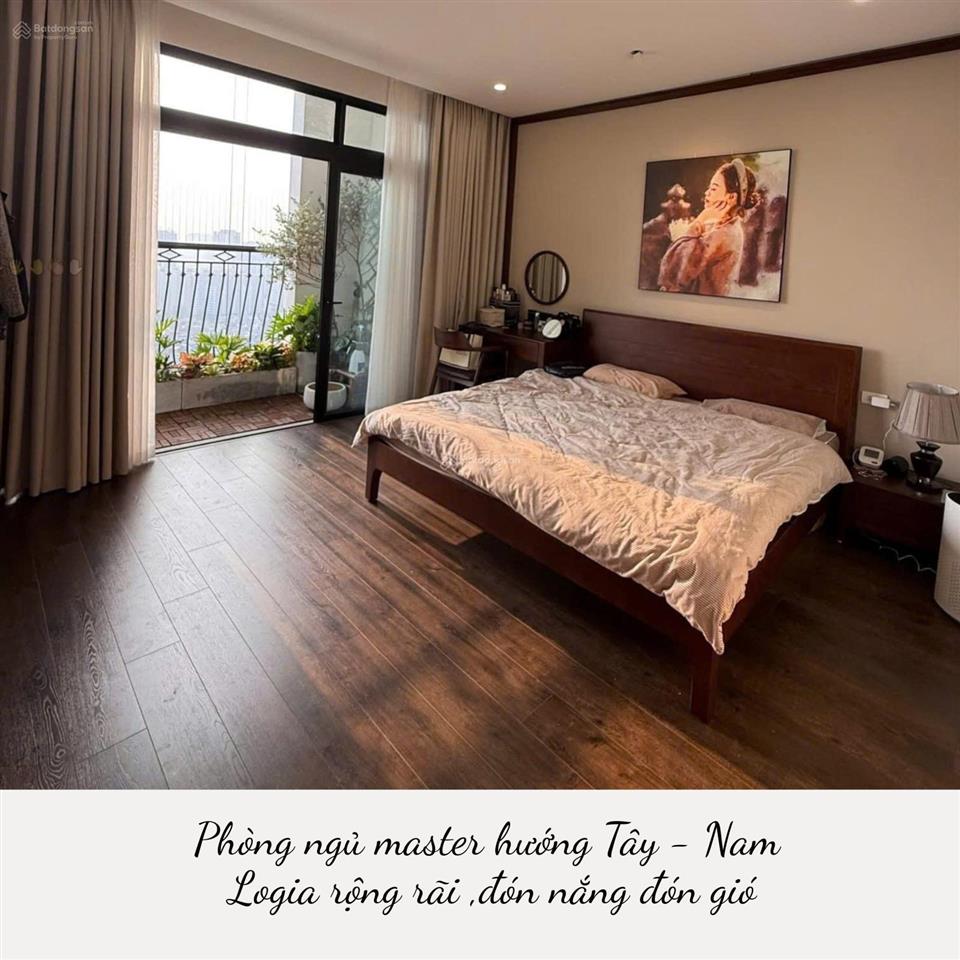Vinhomes royal city! căn 132m2  4 ngủ (3 ngủ sáng)  2 ban công full đồ chỉ 1x tỷ