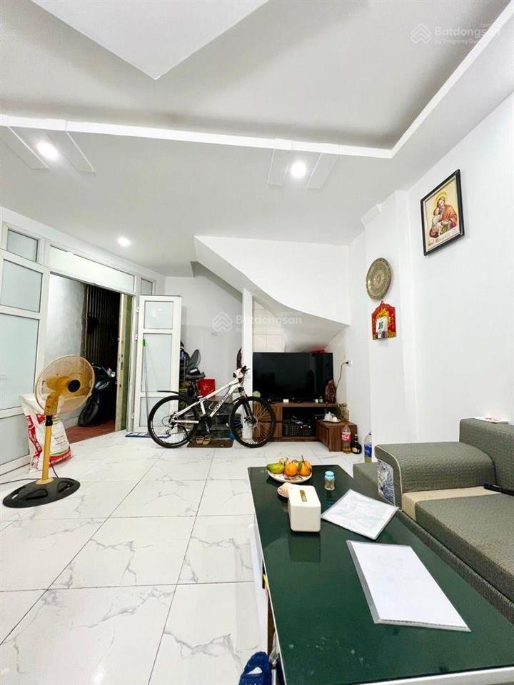 Hàng hiếm tại lĩnh nam, 5 tỷ, 30m2, 3pn, 3wc, 4 tầng, mặt tiền 4m