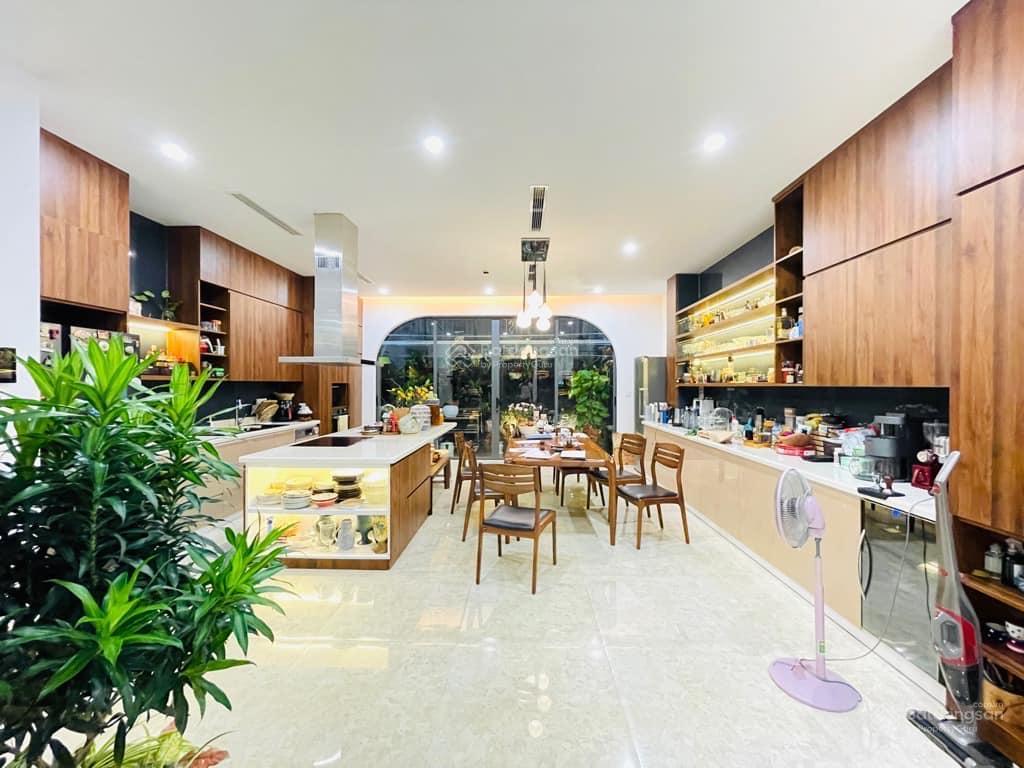 Bán nr hoàng cầu, 19,6 tỷ, 56m2, 5pn, 5wc, chính chủ, view đẹp