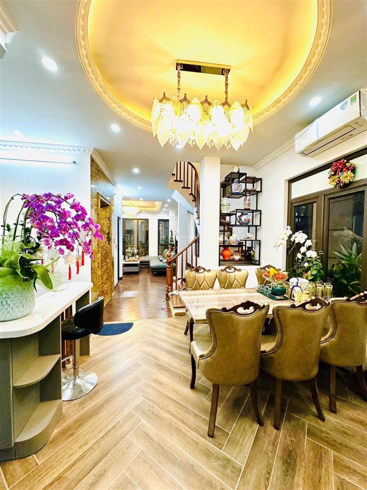 Bán nhà riêng tại phố chùa láng, giá tốt 17,8 tỷ, 54m2, 5pn, 4wc, 5 tầng