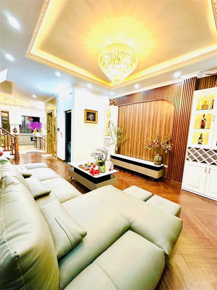Bán nhà riêng tại phố chùa láng, giá tốt 17,8 tỷ, 54m2, 5pn, 4wc, 5 tầng