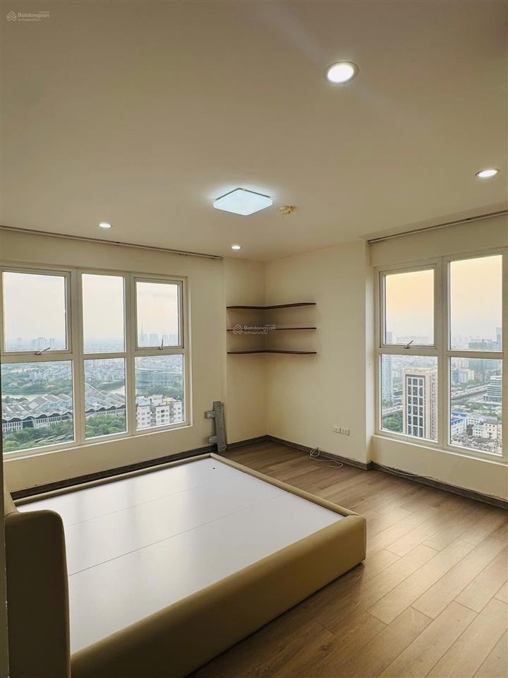 Cho thuê căn 105m2 tòa vimeco phạm hùng, cầu giấy, hn. tk 3 ngủ, có slot ô tô. giá chỉ 16tr/tháng