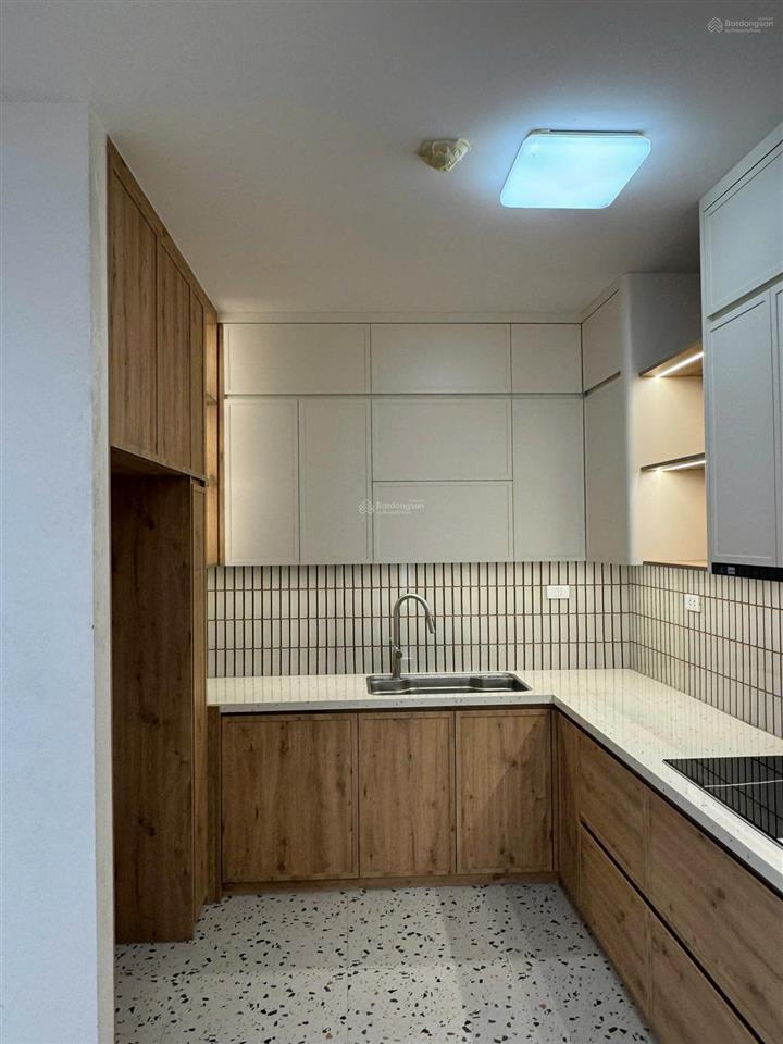Cho thuê căn 105m2 tòa vimeco phạm hùng, cầu giấy, hn. tk 3 ngủ, có slot ô tô. giá chỉ 16tr/tháng