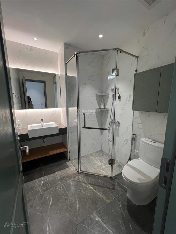 Bán gấp căn hn center point mặt đường lê văn lương, dt 69m2, 2pn, 2wc, giá 7,9 tỷ, sổ đỏ trao tay
