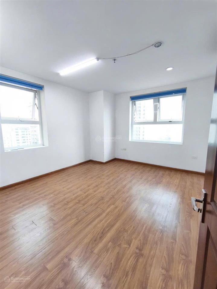 Cho thuê căn 160m2, 4pn, 3wc tại toà 17t7 hoàng đạo thuý, giá 17tr/ tháng
