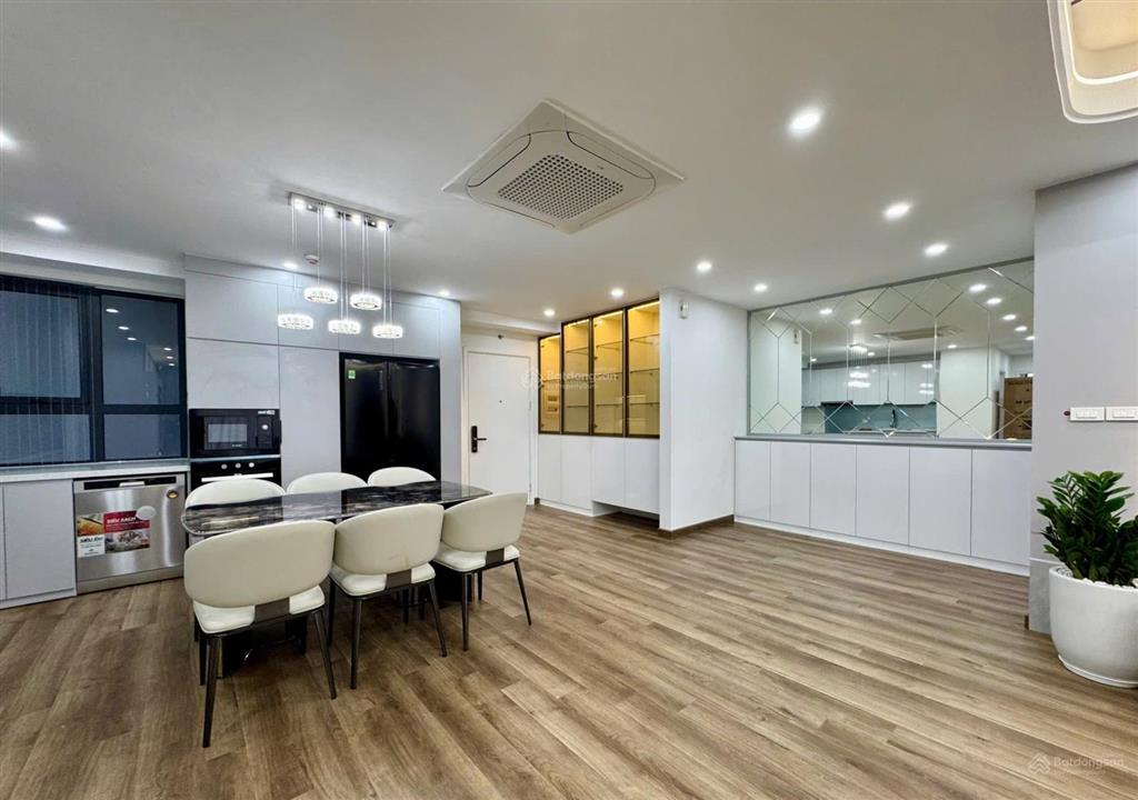 Chính chủ cắt lỗ sâu căn 55m2 tại tòa i2 imperia smart city, giá 4,3 tỷ, view hồ, nt đẹp