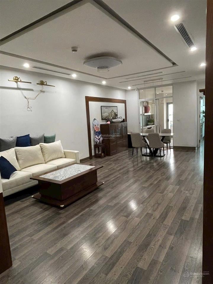 Cần bán gấp căn 17t1 hoàng đạo thuý, dt 117m2, 2pn, 2wc, có thể sửa thành 3pn, cắt lỗ 9,7 tỷ