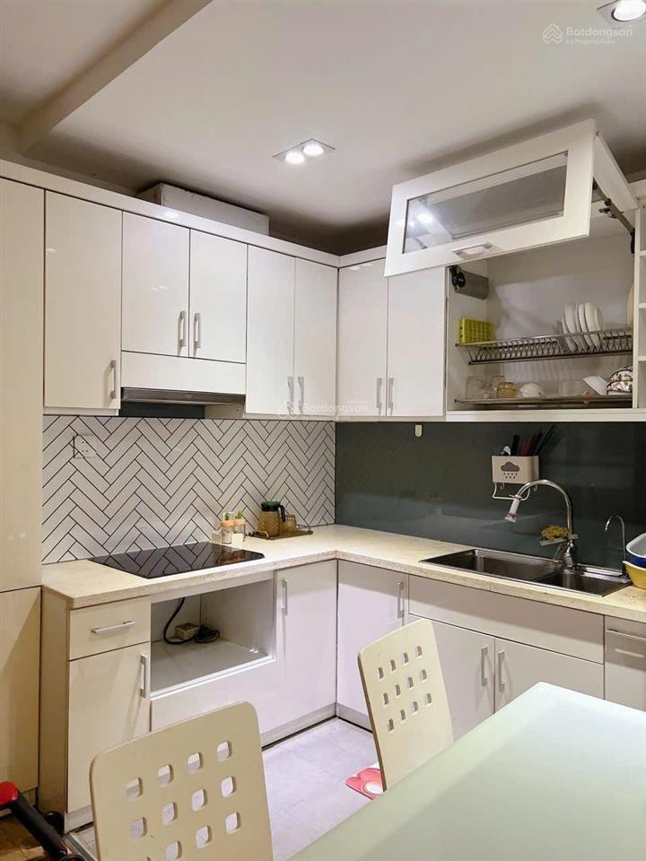 Chính chủ cho thuê golden west 2pn, 2wc, full nt, 84m2, giá 15tr, có slot oto