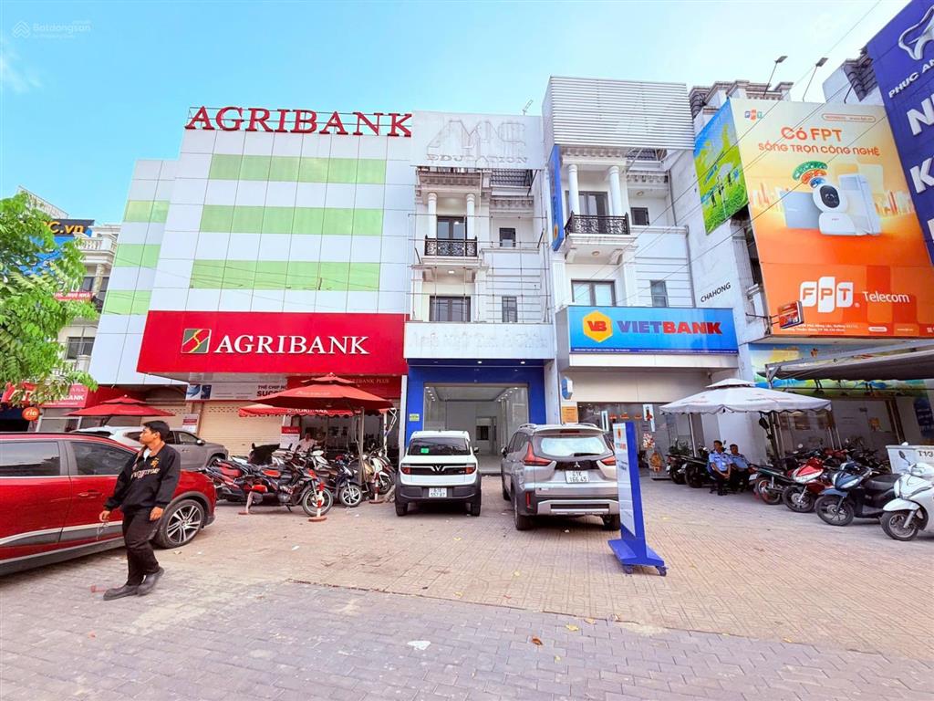 Bán nhà phố mặt tiền đường 22/12  phú hồng lộc  3 tầng  dt 286,3m²  giá 12,5 tỷ thương lượng