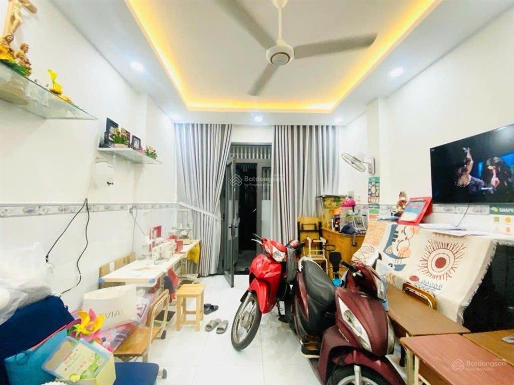 Nhà trung tâm gò vấp 3pn  ban công thoáng  chỉ 5,495 tỷ
