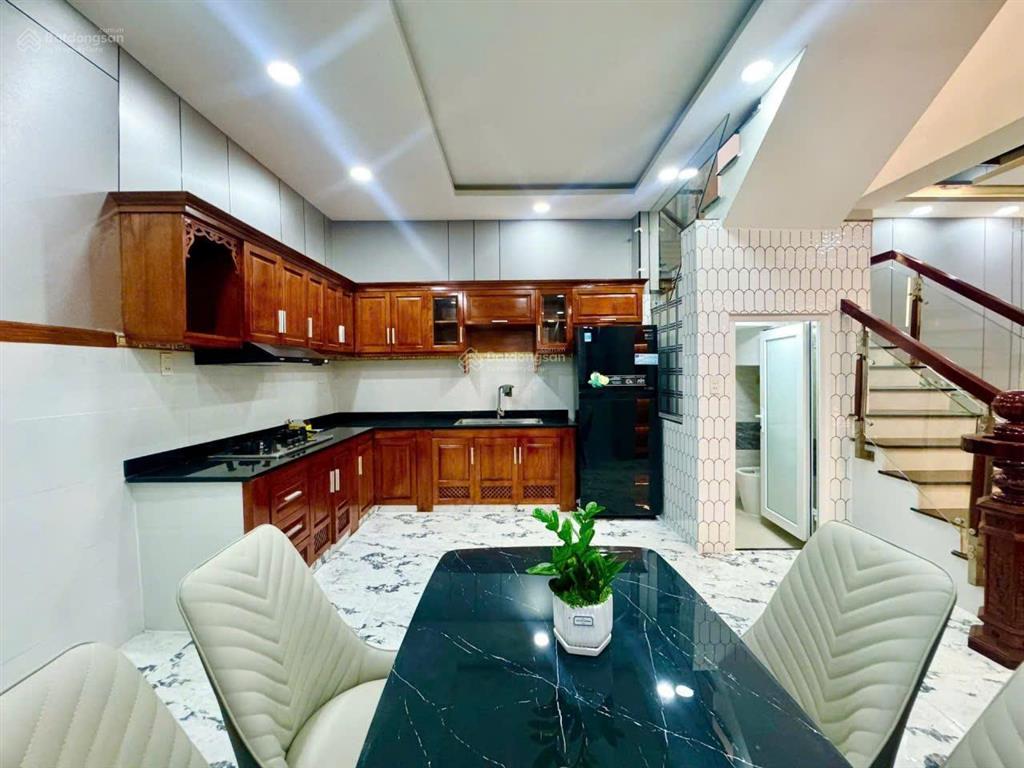 Trả là chốt  công viên làng hoa  xe hơi tới nhà  7' đi tân bình