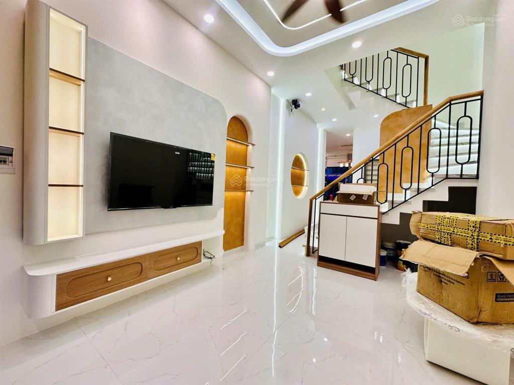 Với 4 phòng ngủ, phòng thờ, gia đình đông thành viên chọn căn này