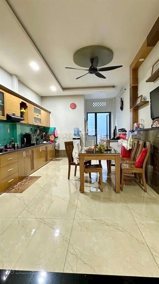 Nhà 3 tầng phan văn hớn xã bà điểmhóc môn .hẻm 8m xe tải thông .
4 x 26m.(104m)