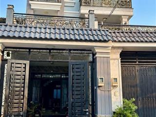 Nhà 3 tầng phan văn hớn xã bà điểmhóc môn .hẻm 8m xe tải thông .
4 x 26m.(104m)