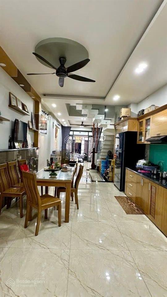 Nhà 3 tầng phan văn hớn xã bà điểmhóc môn .hẻm 8m xe tải thông .
4 x 26m.(104m)