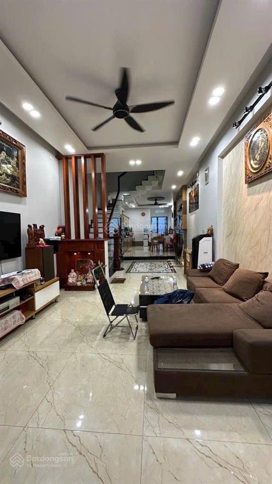 Nhà 3 tầng phan văn hớn xã bà điểmhóc môn .hẻm 8m xe tải thông .
4 x 26m.(104m)
