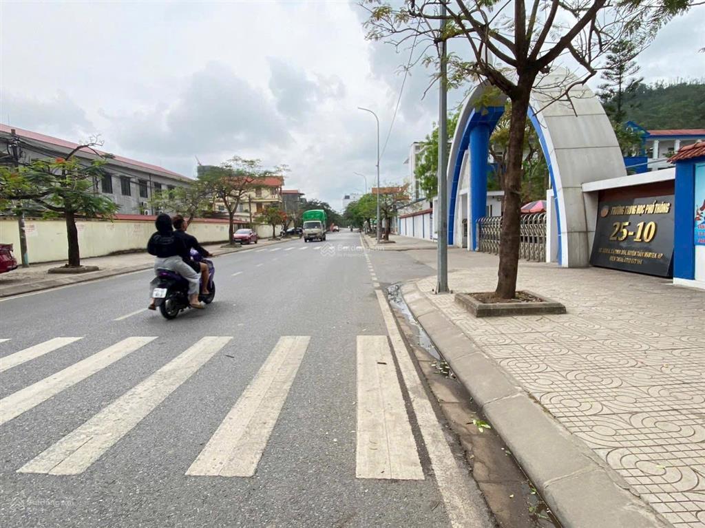 Đất trung tâm thuỷ sơn, thuỷ nguyên