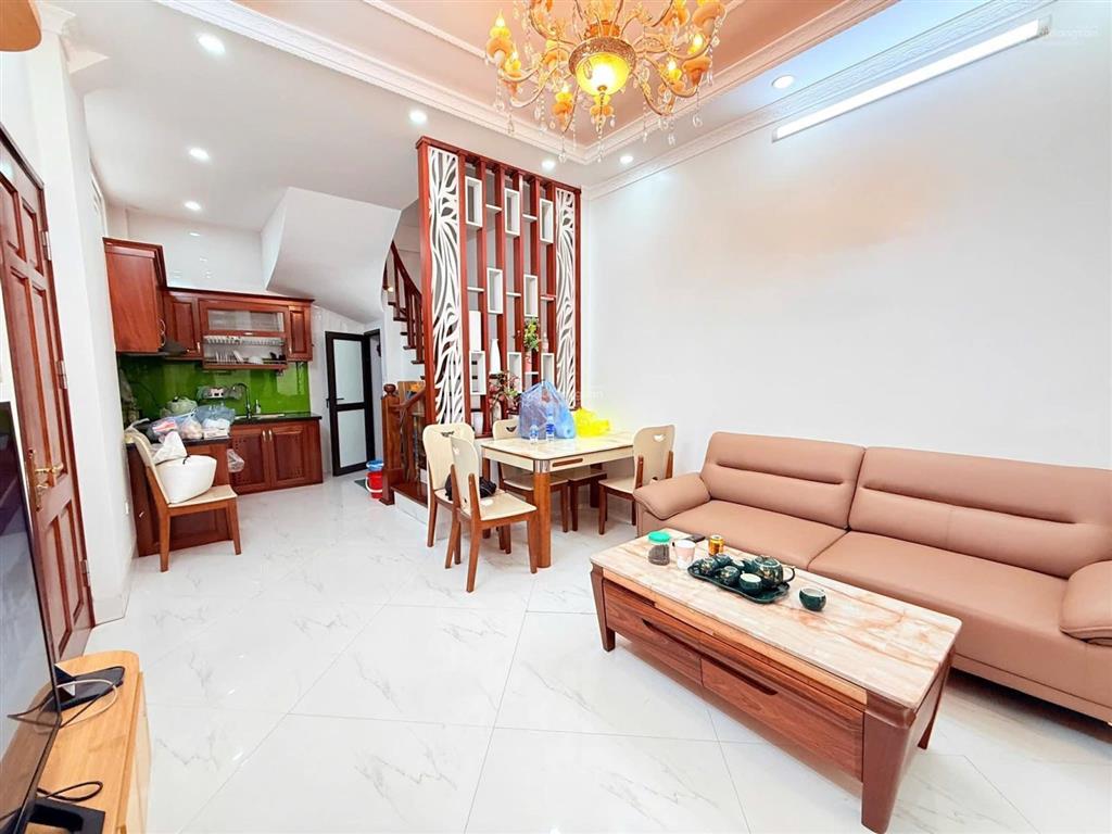 Bán nhà phú đô 46m2 4 tầng 9.75 tỷ lô góc 2 mặt ngõ, ô tô vào, gần sân vận động