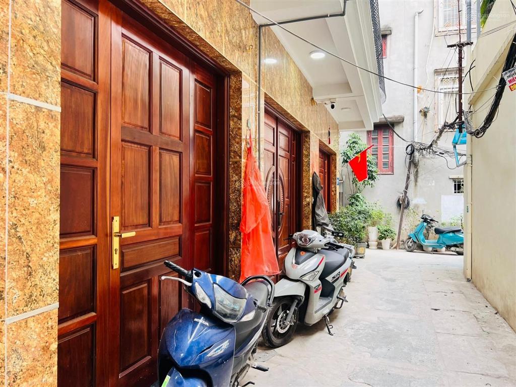 Bán nhà phú đô 46m2 4 tầng 9.75 tỷ lô góc 2 mặt ngõ, ô tô vào, gần sân vận động