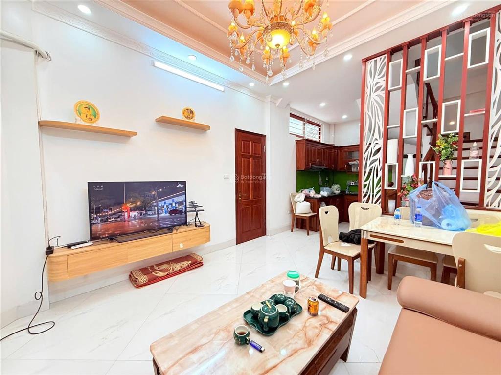 Bán nhà phú đô 46m2 4 tầng 9.75 tỷ lô góc 2 mặt ngõ, ô tô vào, gần sân vận động