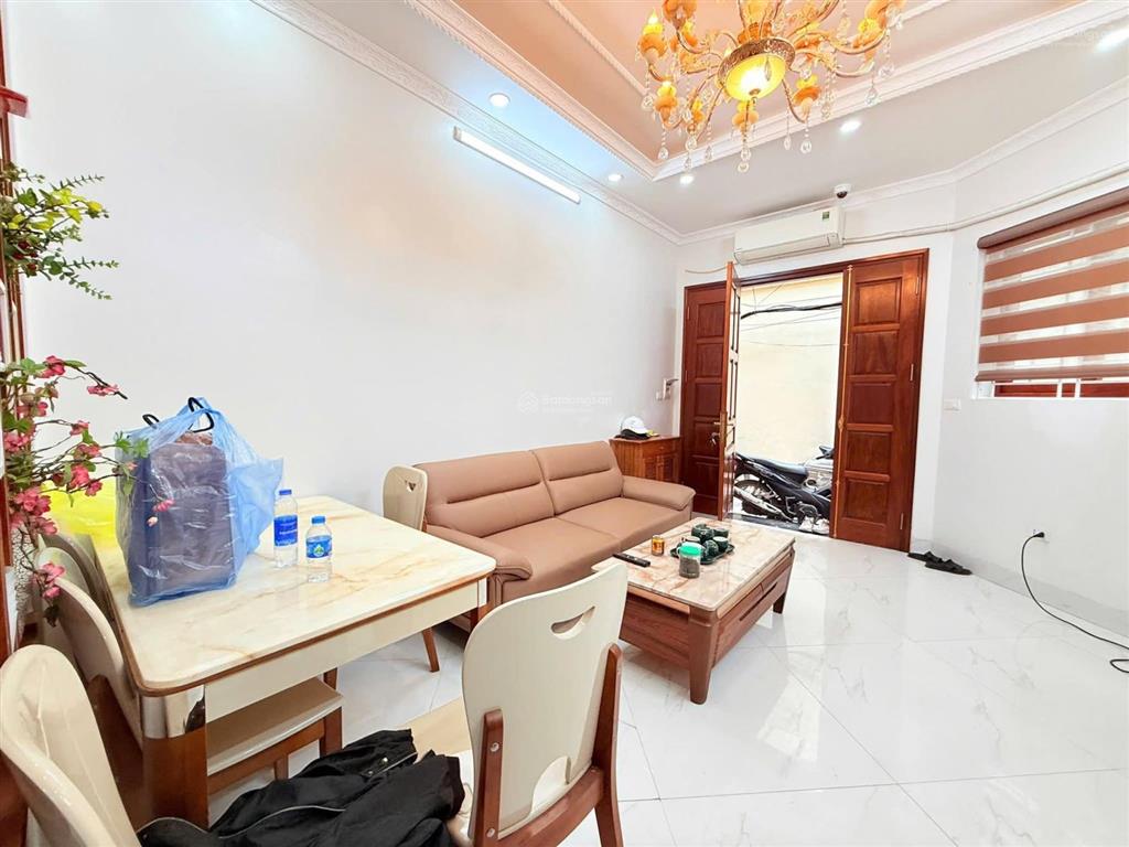 Bán nhà phú đô 46m2 4 tầng 9.75 tỷ lô góc 2 mặt ngõ, ô tô vào, gần sân vận động