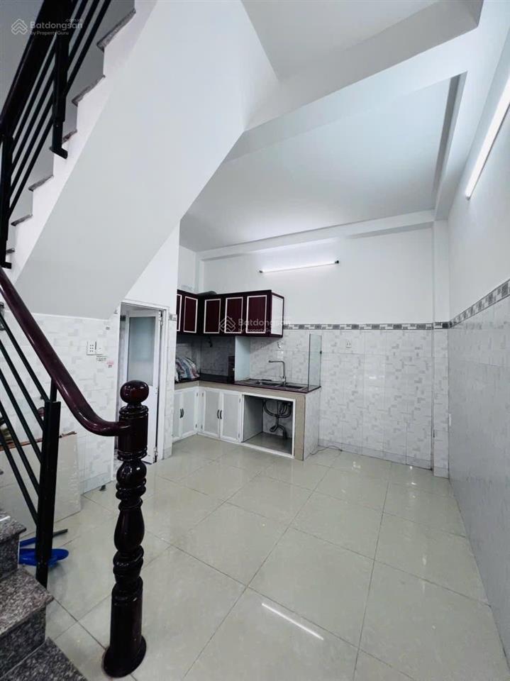 Bình tân 3 tầng shr 3pn giá 3,6tỷ.
 đường số 4
