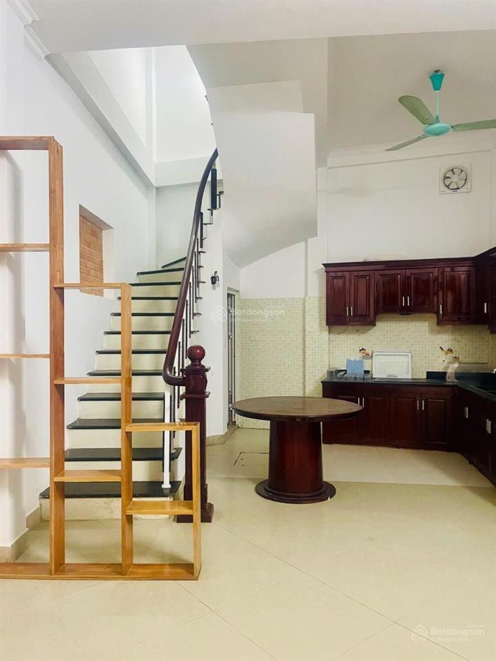 Bán gấp nhà võ chí công, cầu giấy 40m, 5 tầng, 3 ngủ 2 thoáng trước sau chỉ 7.4 ty còn thương lượng